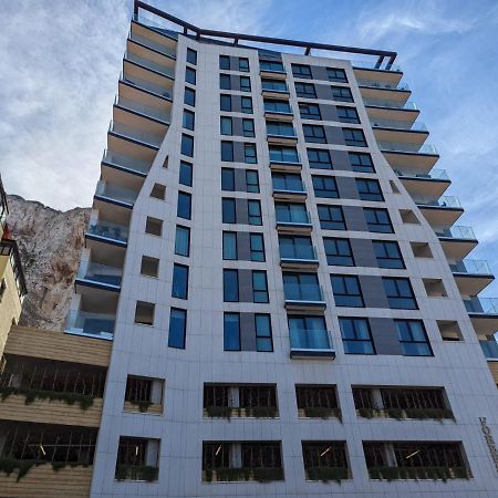 Modern Apartment With Spa And Pool Гибралтар Екстериор снимка
