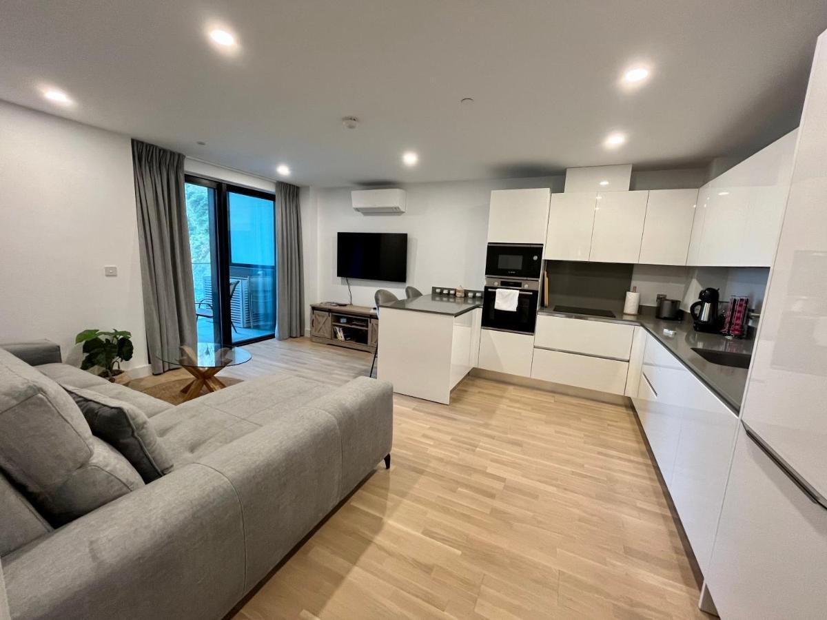 Modern Apartment With Spa And Pool Гибралтар Екстериор снимка