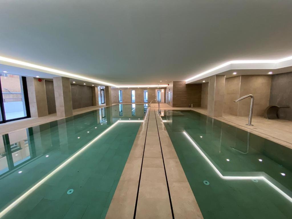 Modern Apartment With Spa And Pool Гибралтар Екстериор снимка