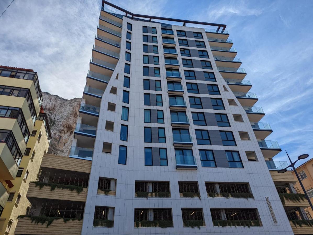 Modern Apartment With Spa And Pool Гибралтар Екстериор снимка